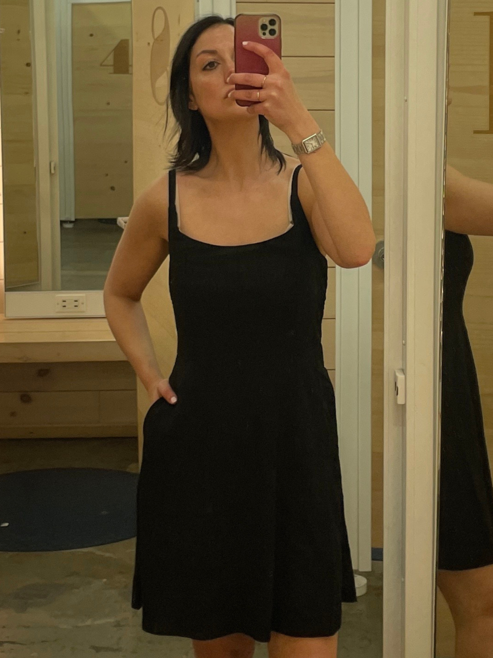<h1 class="title">black mini dress - 1</h1><cite class="credit">Original image by *Glamour* commerce director Brie Schwartz</cite>