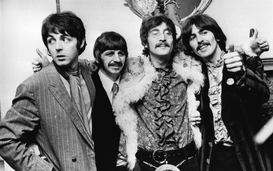 Die Beatles - nicht auf Platz 1? Natürlich, sie waren die mit Abstand wichtigste Rockband aller Zeiten. Es gab die "Beatlemania". Es gab unzählige fantastische Songs und geschätzt 600 Millionen verkaufte Tonträger. Aber unterm Strich eben nur zehn Jahre Bandgeschichte - und das in einer Zeit, als das Rockbusiness noch in den Kinderschuhen steckte und alles viel kleiner war als heute. (Bild: John Pratt/Keystone/Getty Images)