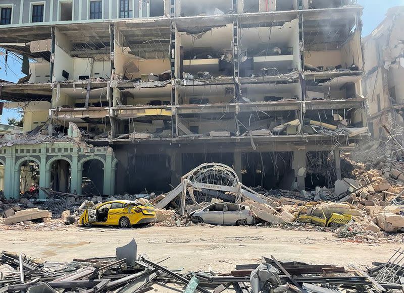 Escombros esparcidos después de que una explosión destruyó el Hotel Saratoga, en La Habana, Cuba/REUTERS