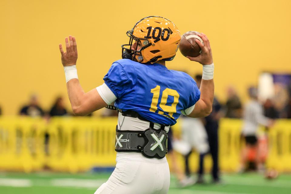Kent State quarterback Collin Schlee makes a throw during the 2022 Spring Game.