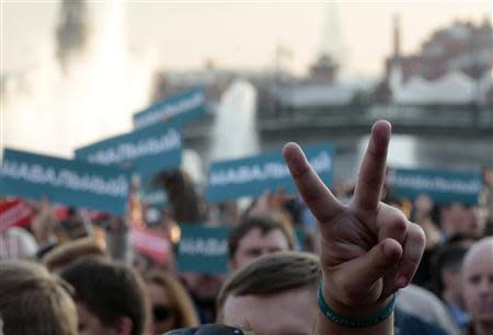 Supporters of Russian opposition leader Alexei Navalny attend a rally in Moscow, September 9, 2013. REUTERS/Tatyana Makeyeva