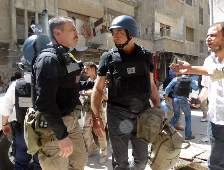 United Nations (UN) arms experts arrive to inspect a site suspected of being hit by a deadly chemical weapons attack last week on August 28, 2013 in the Eastern Ghouta area on the northeastern outskirts of Damascus