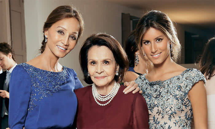 Isabel Preysler con su madre y su hija Ana