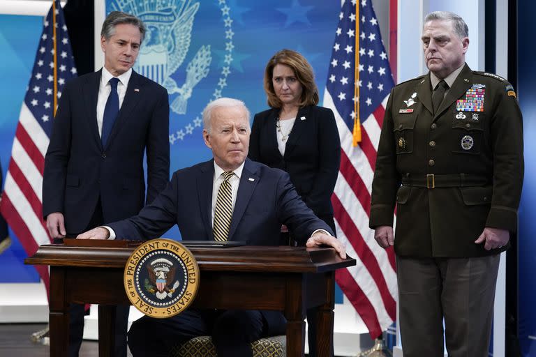 El presidente Joe Biden durante una ceremonia de delegación de autoridad en la Casa Blanca, el miércoles 16 de marzo de 2022, en Washington. (AP Foto/Patrick Semansky)
