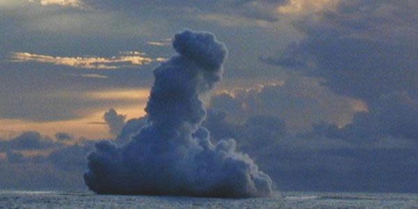 NASA comparte sorprendentes imágenes de un volcán submarino que hizo erupción 