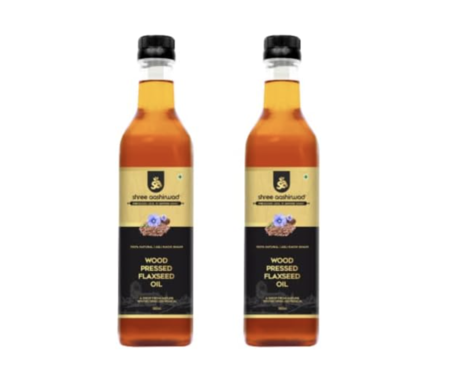 A photo of SHREE AASHIRWAD Cold Pressed Flaxseed Oil - 500ml x 2. (PHOTO: Amazon Singapore)