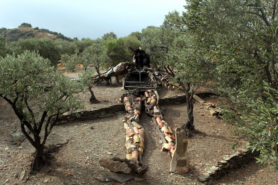 FIGUERAS, SPAIN - AUGUST 18:  Esculturas en el jardín en la Casa-Museo de Salvador Dali en Port Ligat 18 de agosto de 2012 in Cadaqués, España. (Photo by Franco Origlia/Getty Images)