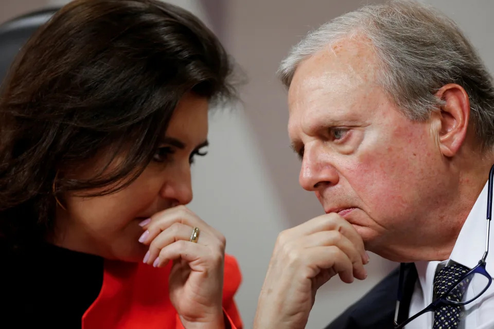 Senator Simone Tebet speak with Senator Tasso Jereissati during a meeting of the committee of the Constitution, Justice and Citizenship (CCJ) at the Federal Senate in Brasilia, Brazil September 4, 2019. REUTERS/Adriano Machado