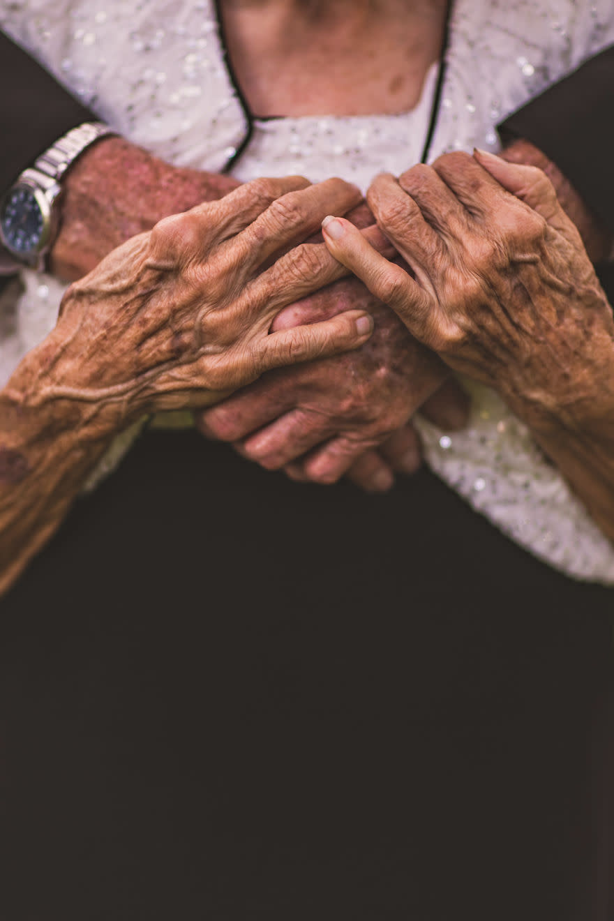 <p>Cinco años atrás, esta misma fotógrafa tuvo la oportunidad de realizar una sesión de fotos para esta pareja, para su entonces 60 aniversario de bodas. </p>