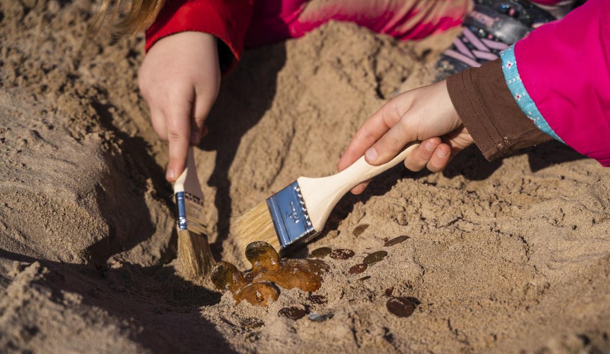 Treasure hunting: piggy bank has hidden underground