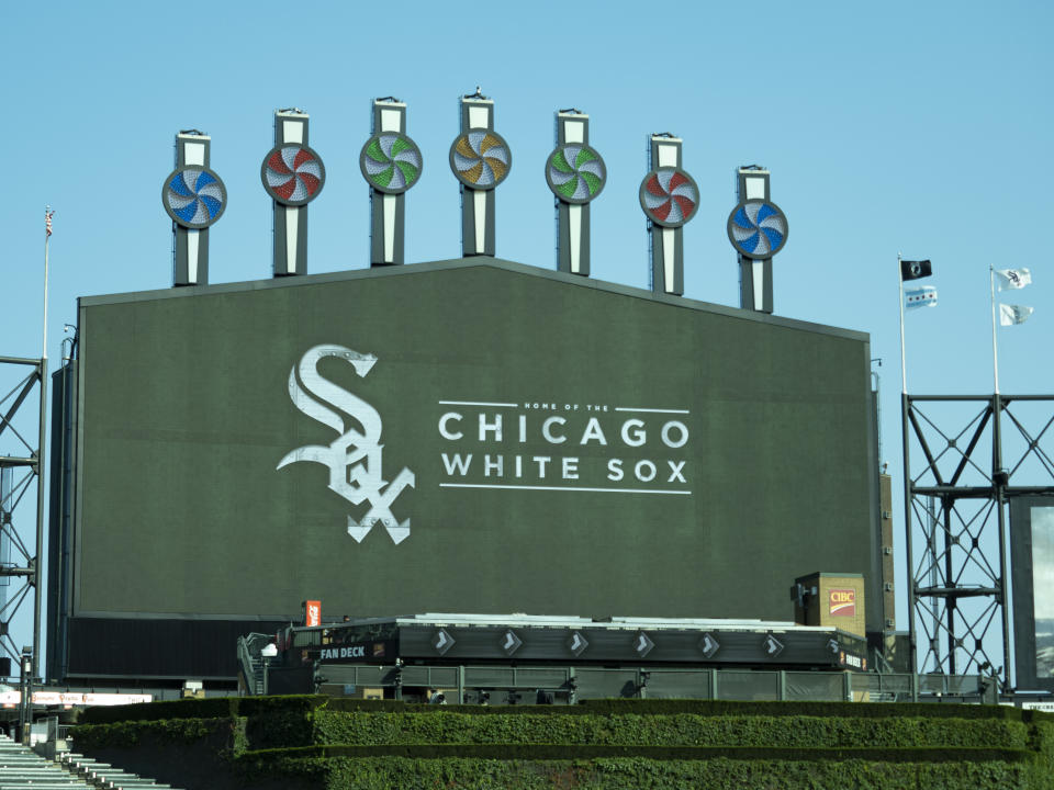 CHICAGO, ILLINOIS – 25. JULI: Ein Blick auf das Logo der Chicago White Sox vor einem regulären MLB-Saisonspiel zwischen den Minnesota Twins bei den Chicago White Sox am 25. Juli 2019 im Guaranteed Rate Field in Chicago, Illinois.  (Foto von Joseph Weiser/Ikon Sportswire über Getty Images)