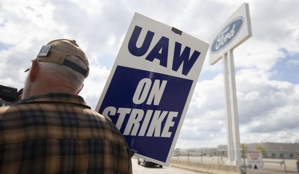 UAW on picket line at ford plant