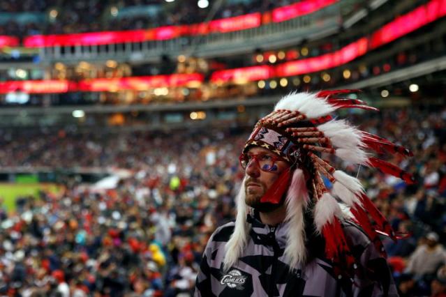 Cleveland Indians ban headdresses, painted faces at games