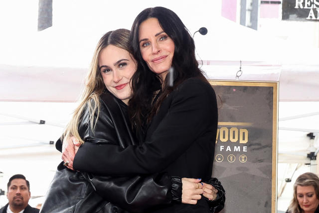 Friends reunion: Courteney Cox, Lisa Kudrow and Jennifer Aniston at Cox's  Hollywood Walk of Fame ceremony