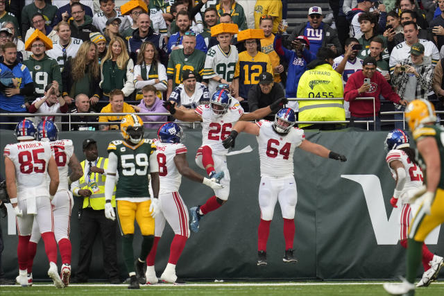 New York Giants' Saquon Barkley runs on the field before an NFL football  game against the Washington Commanders, Sunday, Dec. 4, 2022, in East  Rutherford, N.J. (AP Photo/John Minchillo Stock Photo - Alamy