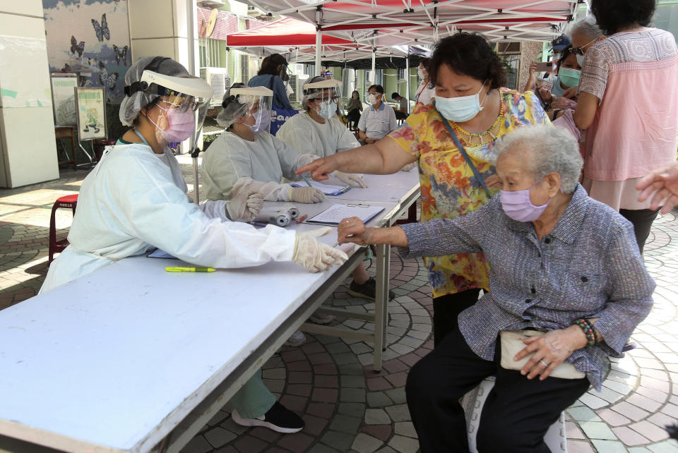 <p>Health workers, wearing face shield, check with elderly Taiwanese people before the AstraZeneca COVID-19 vaccination at a primary school in Taipei, Taiwan, Tuesday, June 15, 2021. (AP Photo/Chiang Ying-ying)</p>
