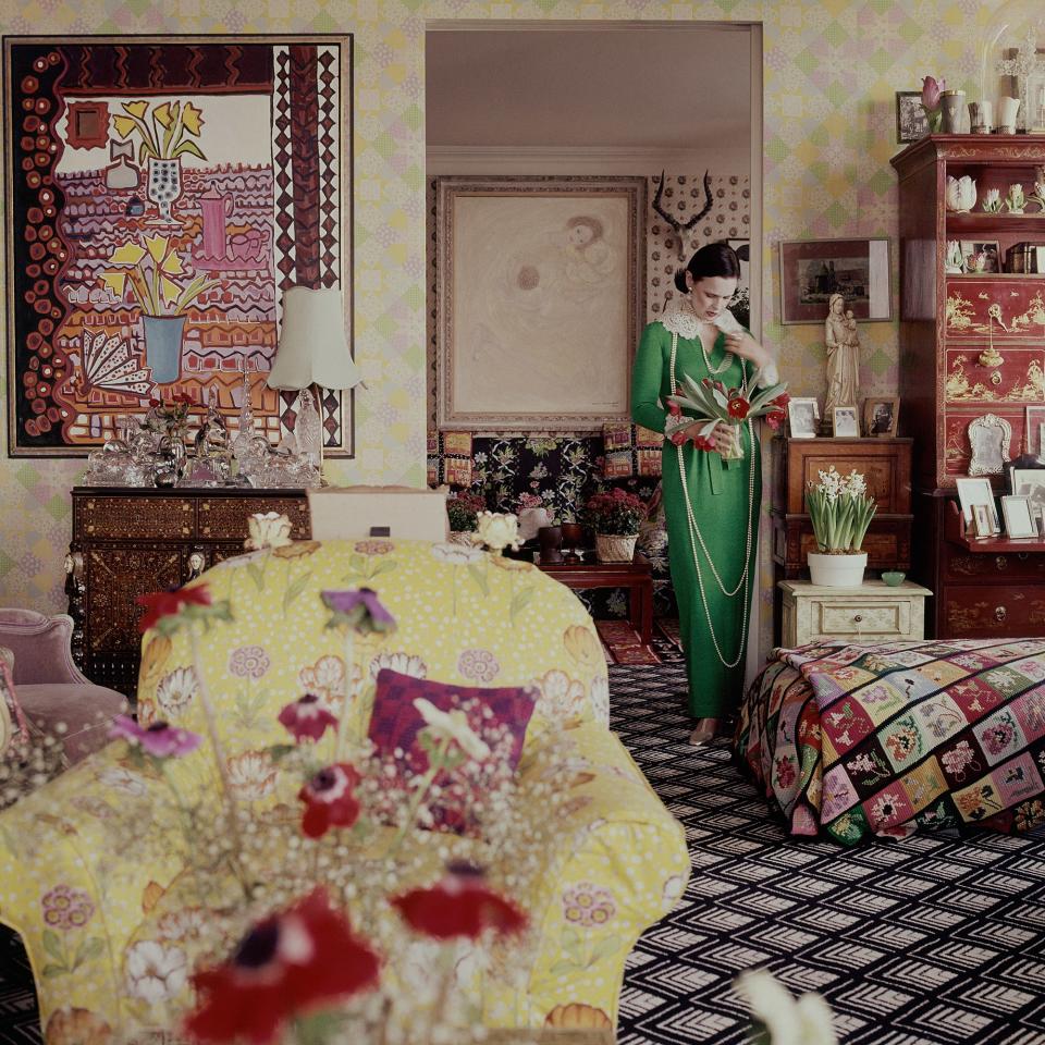 <h1 class="title">Gloria Vanderbilt in her living room</h1><cite class="credit">Photographed by Horst P. Horst, <em>Vogue</em>, June 1975</cite>