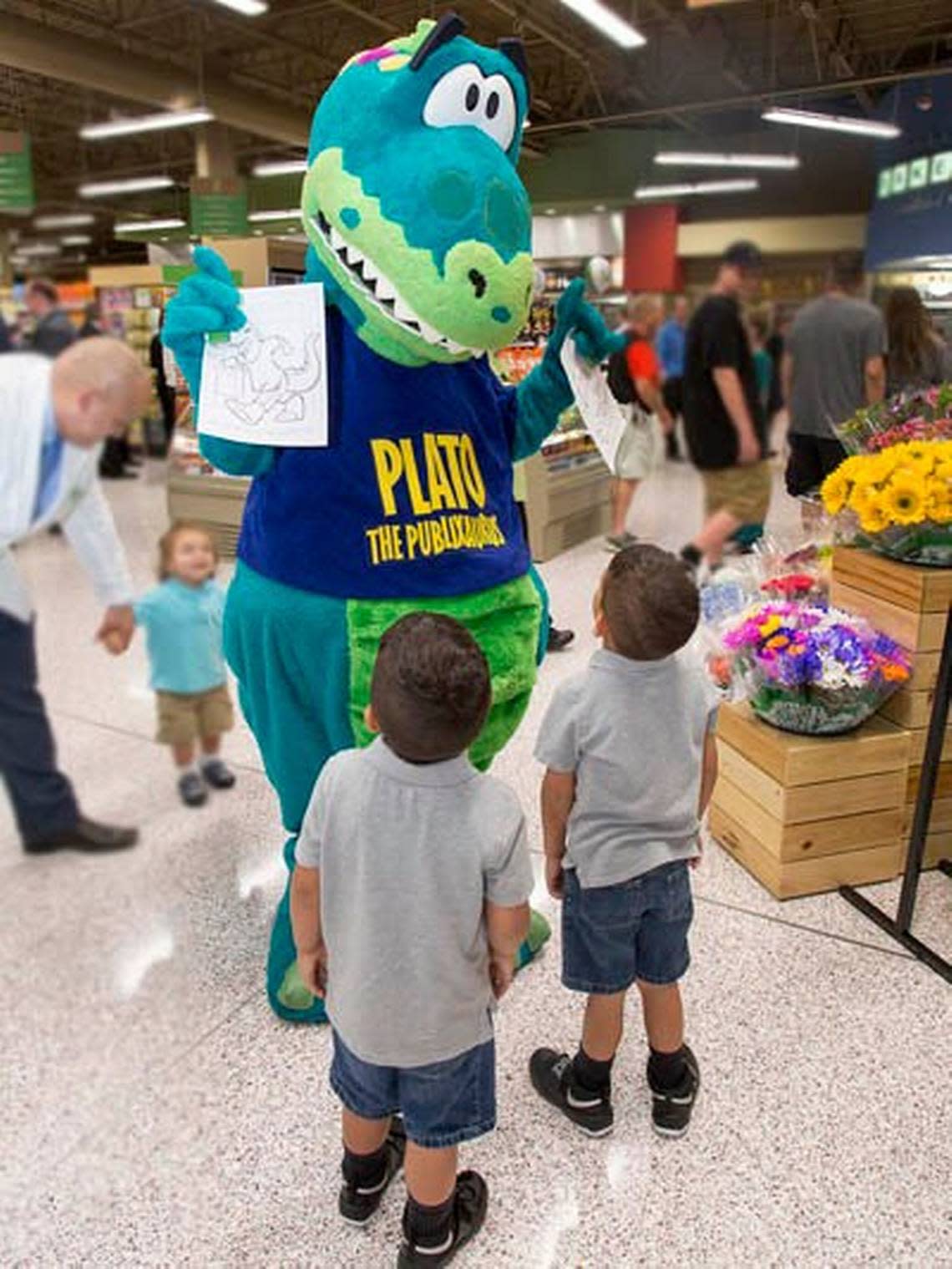 Plato meets young customers at Publix.