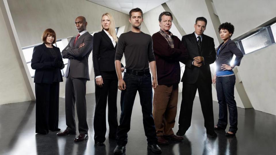 Cast of “Fringe”; where to watch bones