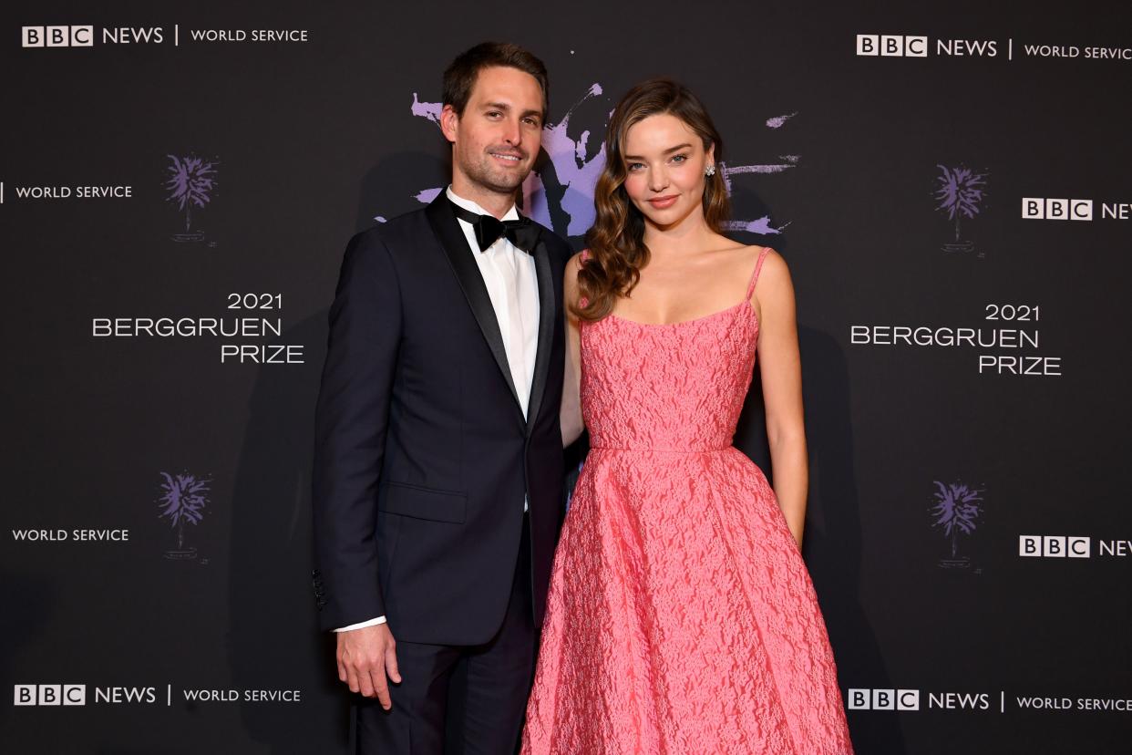 (L-R) Evan Spiegel and Miranda Kerr attend The Berggruen Prize Gala Celebrates 2021 Laureate Peter Singer At The Berggruen Hearst Estate In Beverly Hills on May 04, 2022 in Beverly Hills, California.