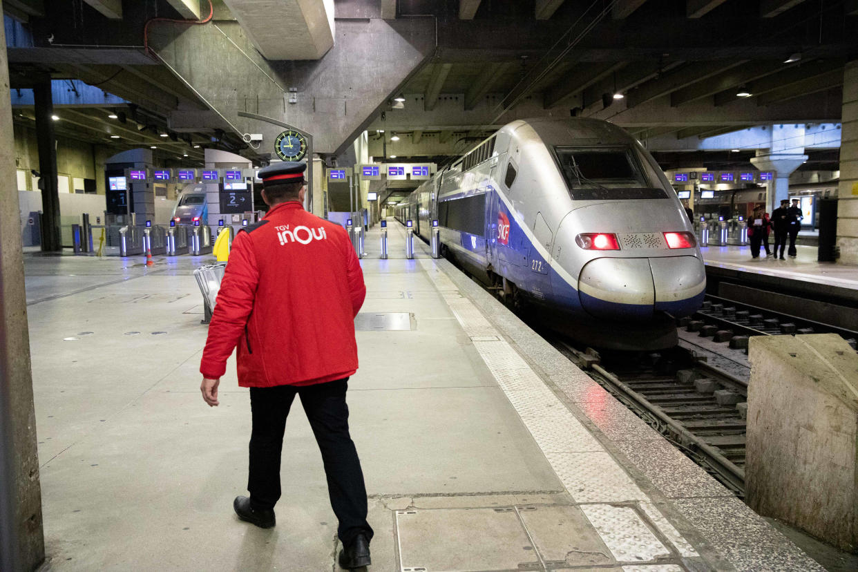 En raison d’une grève prévue vendredi 13 octobre, le trafic SNCF et le trafic aérien devraient être les plus impactés par cette nouvelle mobilisation de l’intersyndicale. 