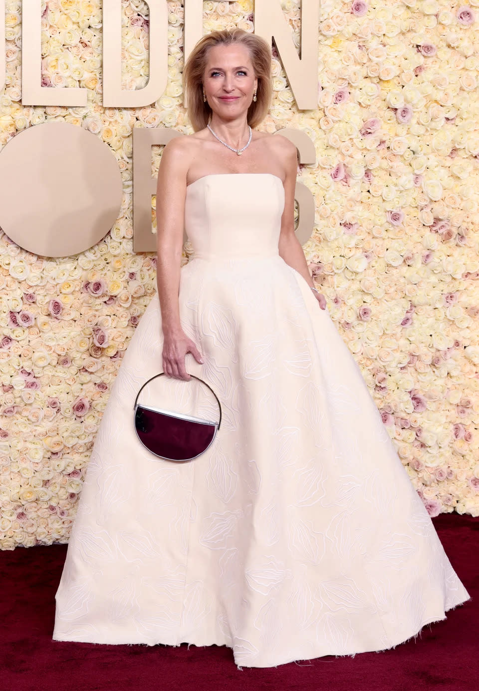 Gillian Andersons Kleid hatte sehr interessante, nicht jugendfreie Verzierungen – Vaginen! Foto: Getty