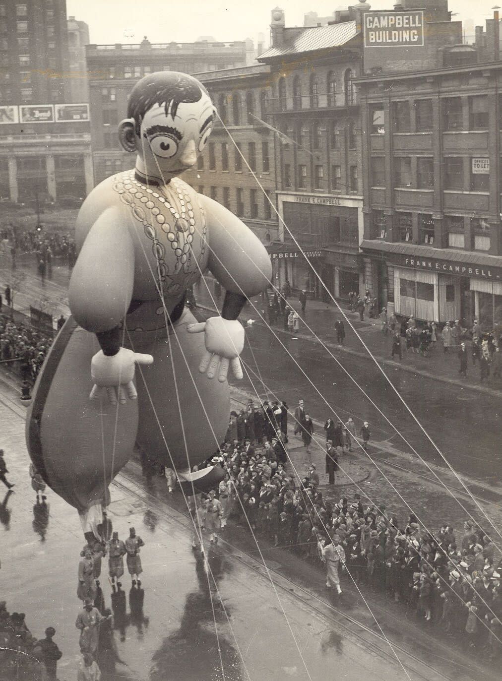 Eddie Cantor, the first balloon based on a real person