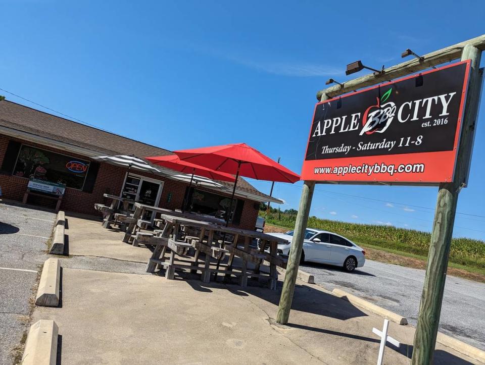 Apple City BBQ owners son and father Adam and Myron Dula said Mitchell Gold + Bob Williams employees often ordered takeout from the restaurant about 5 miles from the Taylorsville site. “I got to know them over the years,” Adam Dula said. Catherine Muccigrosso /cmuccigrosso@charlotteobserver.com