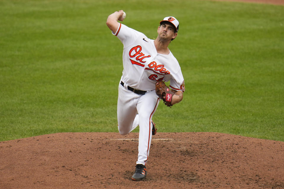 El abridor de los Orioles de Baltimore Dean Kremer lanza en la quinta entrada del encuentro ante los Rays de Tampa Bay el domingo 17 de septiembre del 2023. (AP Foto/Julio Cortez)