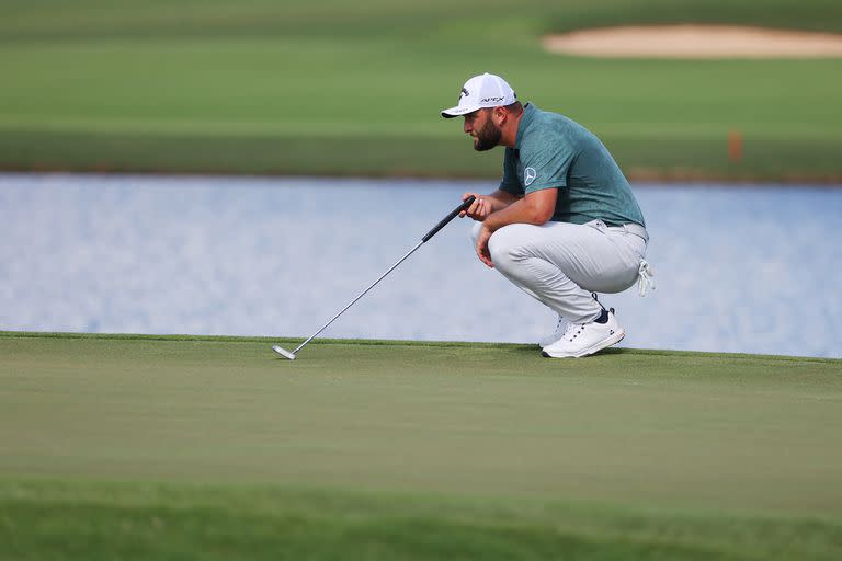 El español Jon Rahm hizo una segunda vuelta mejor que la primera y está al acecho a dos ruedas del final de la FedEx Cup, en Atlanta.