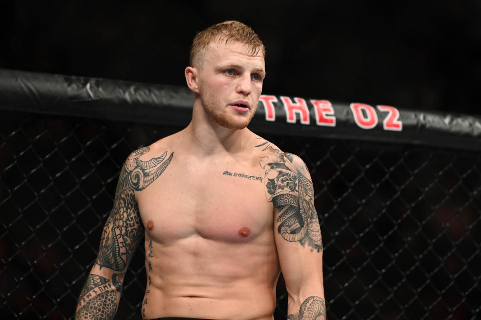 Jul 23, 2022; London, United Kingdom; Mason Jones (red gloves) before his fight against Ludovit Klein (blue gloves) during UFC Fight Night at O2 Arena. Mandatory Credit: Per Haljestam-USA TODAY Sports