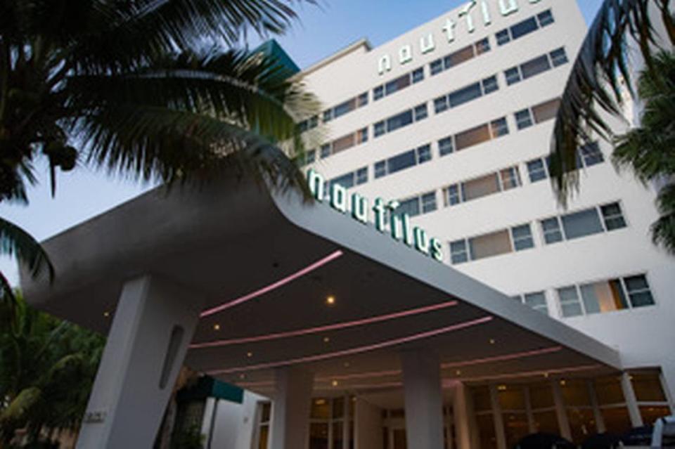 En Miami Beach, tanto locales como turistas pueden disfrutar del “Nauti Hour” en el hotel Nautilus Sonesta Miami Beach.