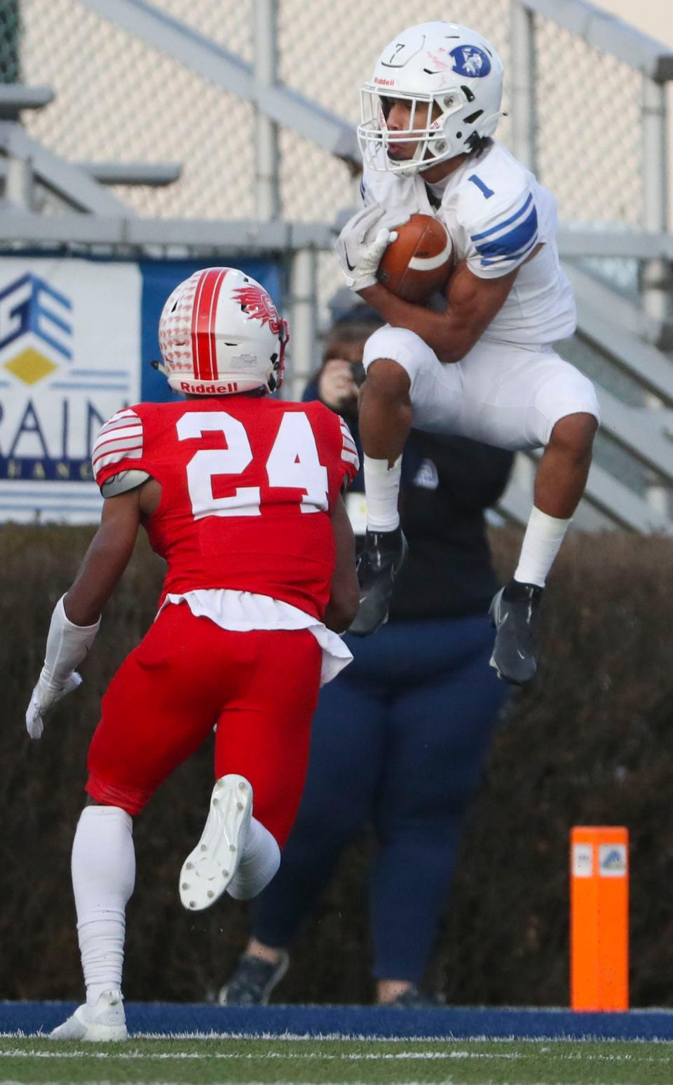 Dover's John Parker (1) makes a touchdown catch in the second quarter against Smyrna in the DIAA Class 3A championship at Delaware Stadium, Saturday, Dec 10, 2022.