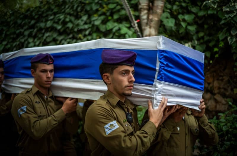 Israeli soldiers carry the casket of Staff Sgt. Lavi Lipshitz during his funeral. Lipshitz was killed during a ground operation in the Gaza Strip. Five Israeli soldiers killed by apparent friendly fire in north Gaza. Ilia Yefimovich/dpa