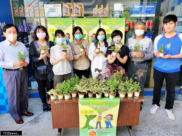 台灣中油明（廿二）日將在全台一百處直營加油站舉辦贈樹苗活動。