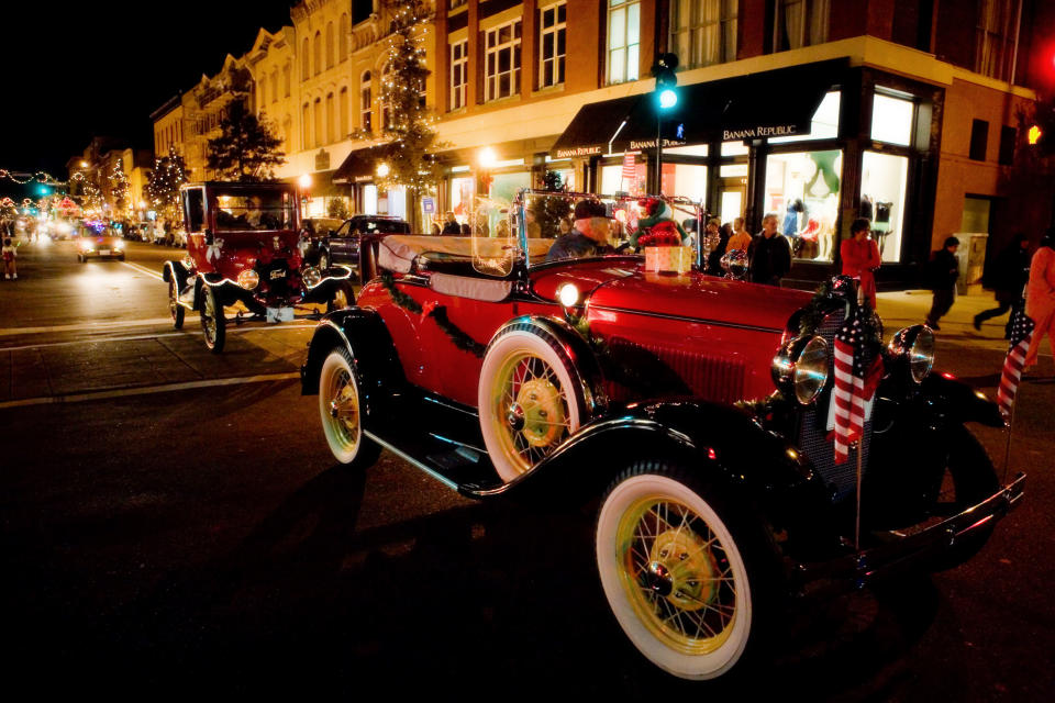 10) An old-fashioned Christmas parade