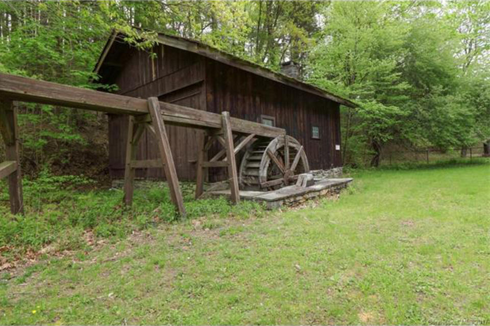 Connecticut ghost town on sale for $2.62 million