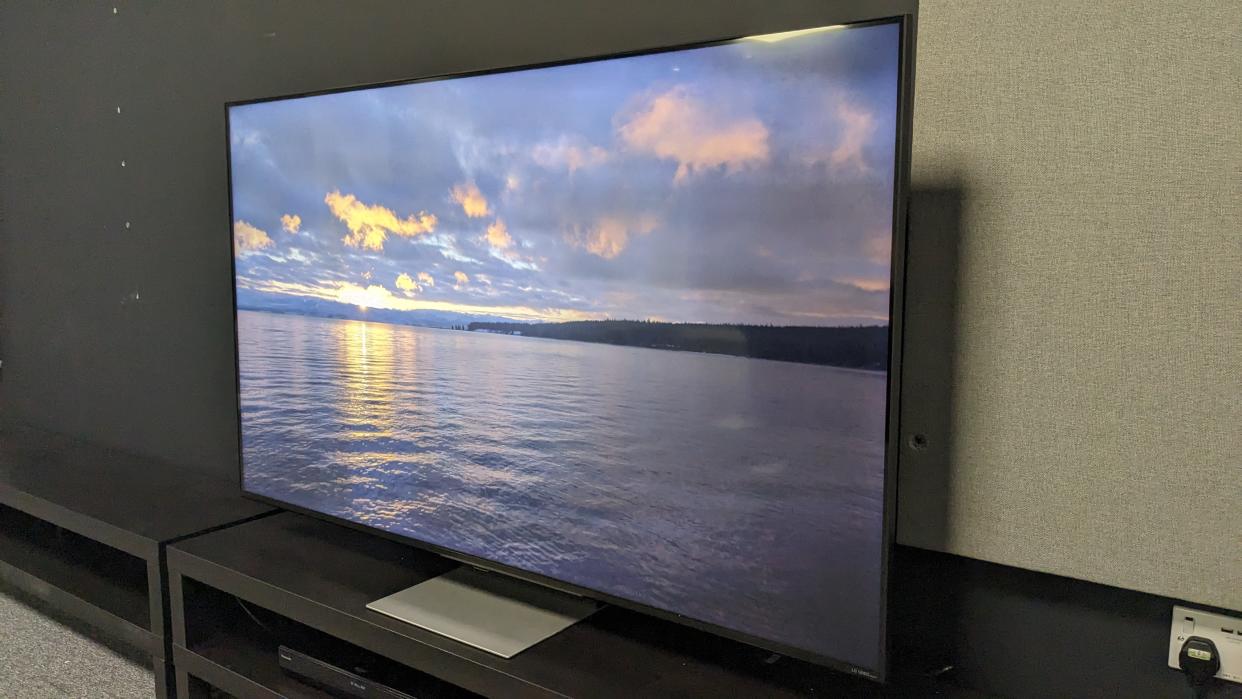  LG QNED91T with sunset on screen . 