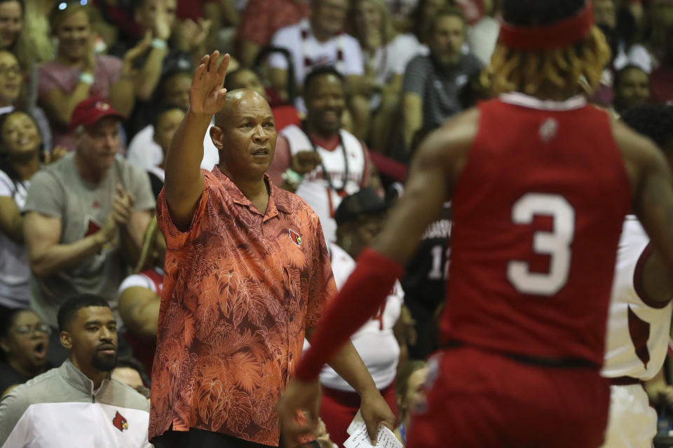 Louisville head coach Kenny Payne instructs his team against Arkansas during the first half of an NCAA college basketball game, Monday, Nov. 21, 2022, in Lahaina, Hawaii. (AP Photo/Marco Garcia)