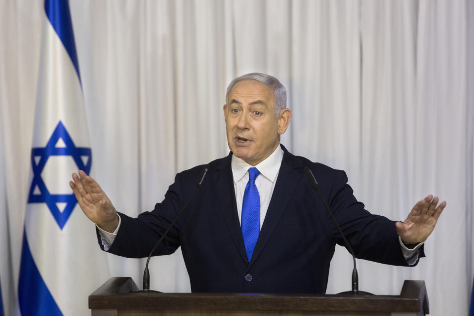 El primer ministro israelí Benjamin Netanyahu da una conferencia de prensa en Ramat Gan, Israel, el 21 de febrero de 2019. (AP Foto/Sebastian Scheiner, File)