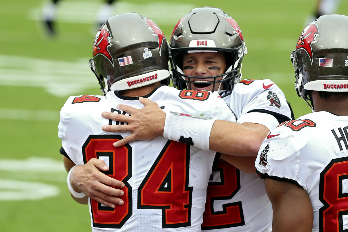 Tom Brady shows old magic with five TDs for Buccaneers against Chargers, NFL