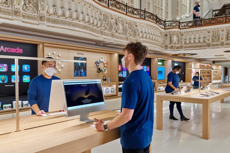 Apple's new Los Angeles flagship store in theater