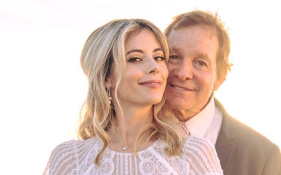 Steve Guttenberg und Emily Smith