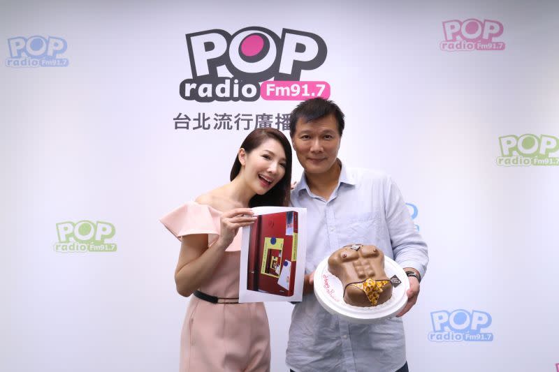 ▲蔡詩萍（右）和林書煒相差18歲，結縭19年感情仍甜。（圖／POP Radio提供）