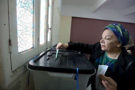 A woman casts her vote during parliamentary elections at a voting center in Giza governorate, Egypt, October 18, 2015. REUTERS/Mohamed Abd El Ghany