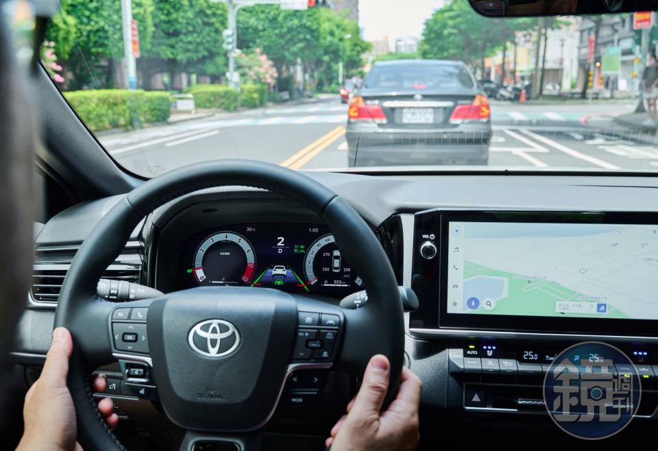 標配Toyota Safety Sense 3.0 主動安全系統，包括 ACC 全速域主動式車距維持定速系統和 RSA 速限辨識輔助系統等。