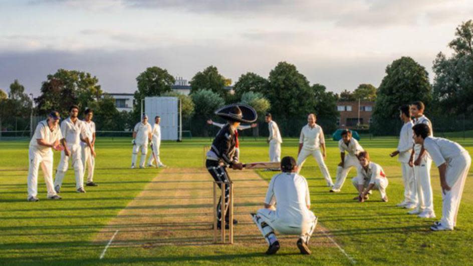 Mariachi en un partido de cricket