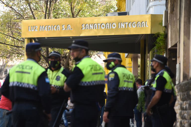 Sanatorio Luz Médica, en San Miguel de Tucumán, esta mañana