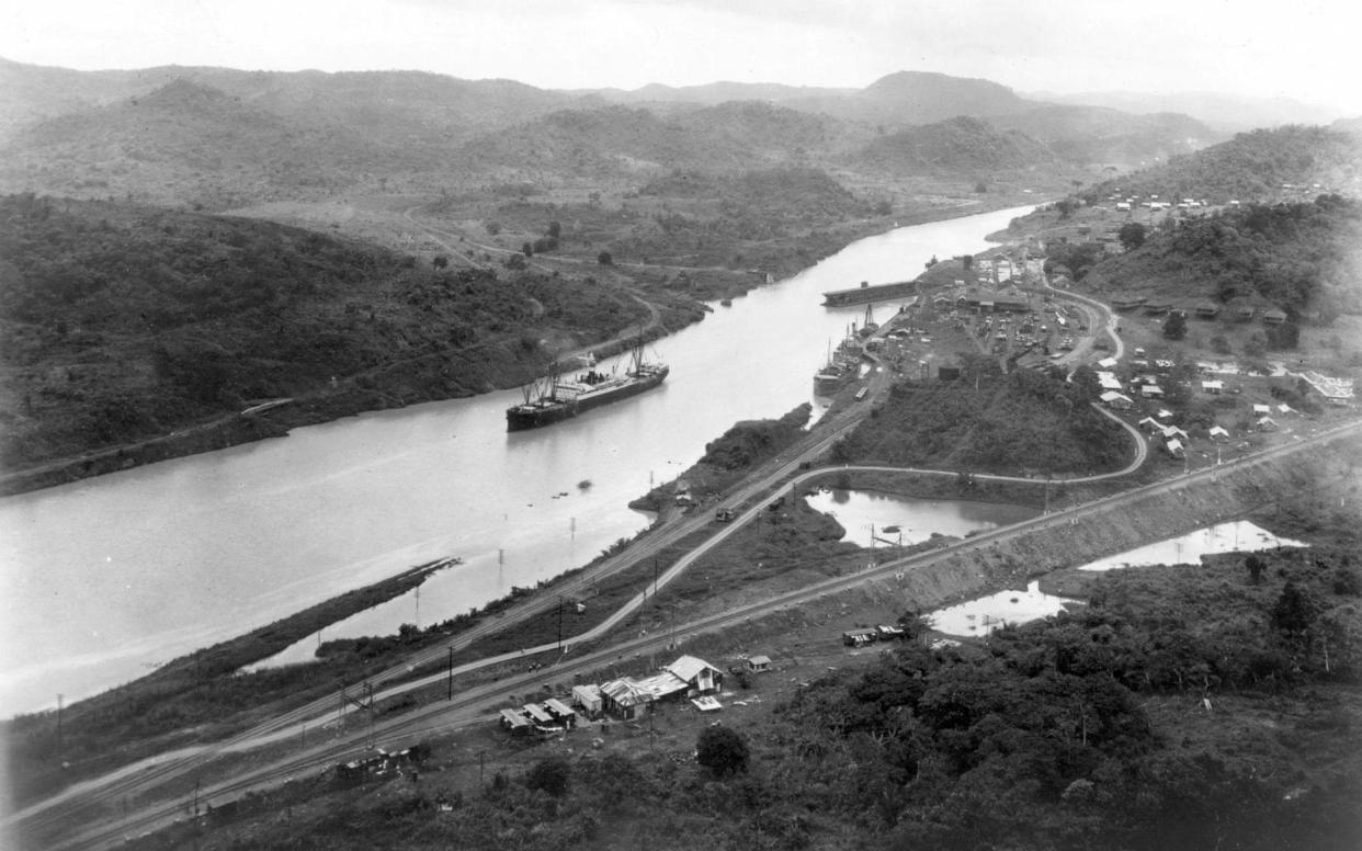 A ship crosses the Culebra cut of the Panama Canal on opening day in 1914 - AFP