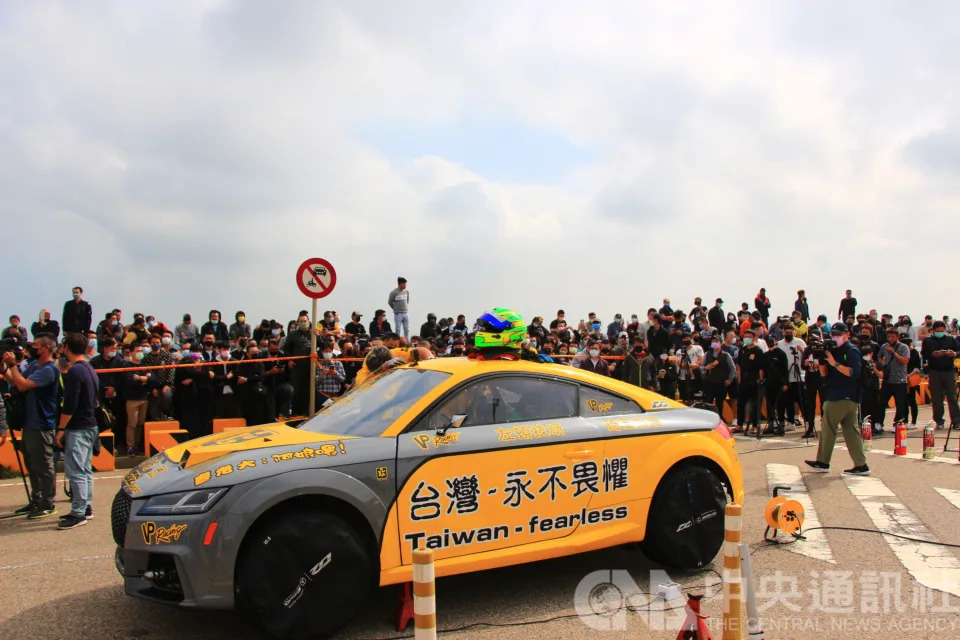 &#x006c7d;&#x008eca;&#x0096f6;&#x004ef6;&#x005546;&#x005ed6;&#x005fd7;&#x008ce2;&#x0081ea;&#x008cbb;&#x006539;&#x0088dd;&#x009032;&#x0053e3;&#x008eca;&#x00300c;&#x006253;&#x009f9c;&#x00865f;&#x00300d;&#x006311;&#x006230;&#x004e2d;&#x00570b;&#x005927;&#x009678;&#x007db2;&#x007d05;&#x00300c;&#x006770;&#x00723a;&#x00300d;&#x005feb;&#x008eca;&#x007d00;&#x009304;&#x00ff0c;&#x004eca;&#x005929;&#x005728;&#x0053f0;&#x004e2d;&#x006e2f;&#x009032;&#x00884c;&#x0076f4;&#x007dda;&#x0052a0;&#x00901f;&#x0062cd;&#x00651d;&#x00ff0c;&#x004e00;&#x0065e9;&#x005438;&#x005f15;&#x004e0a;&#x005343;&#x004eba;&#x005230;&#x005834;&#x00722d;&#x007779;&#x0098a8;&#x0091c7;&#x003002;&#x00ff08;&#x004e2d;&#x00592e;&#x00793e;&#x00ff09;